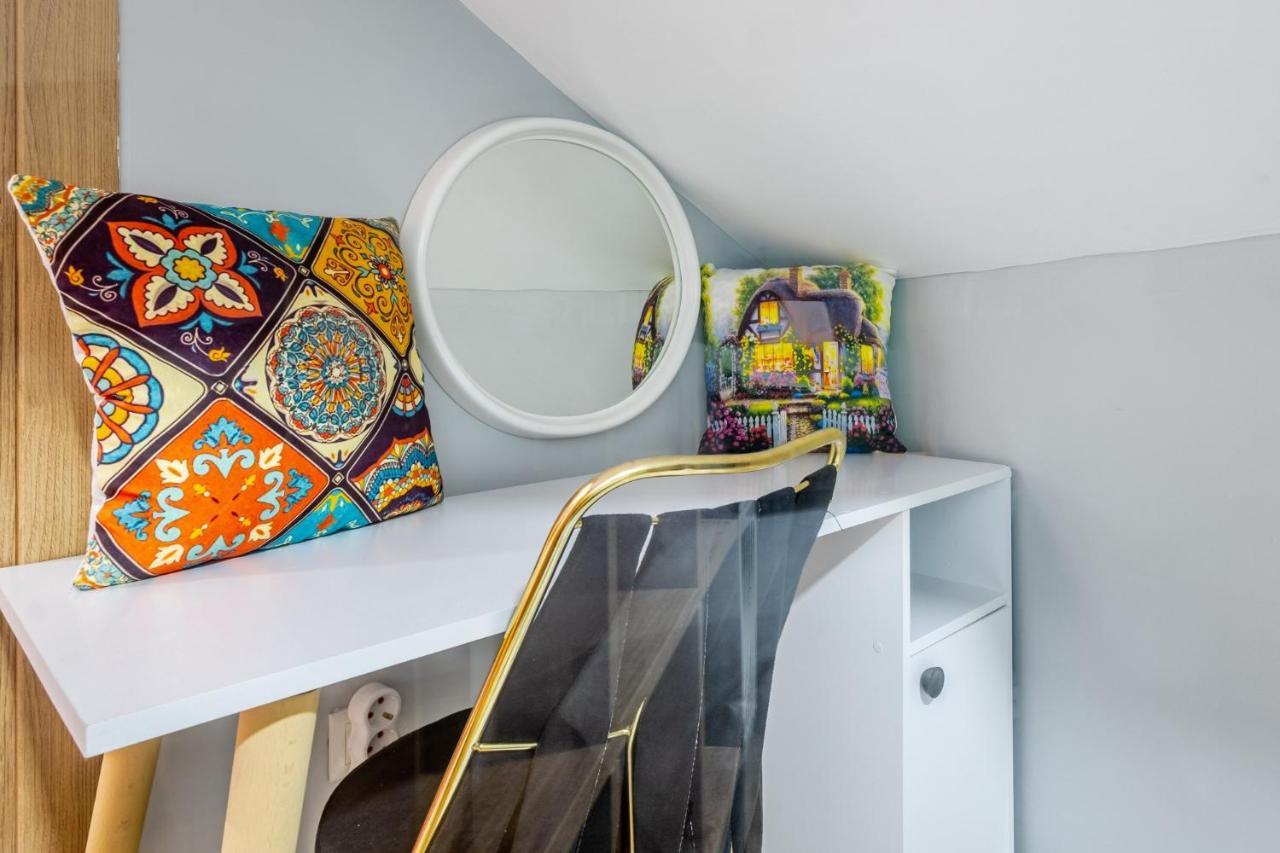 Centrally Located Flat With Balcony In Uskudar Istambul